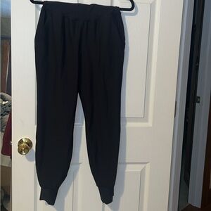 Old Navy Active High-Rise Jogger in Black